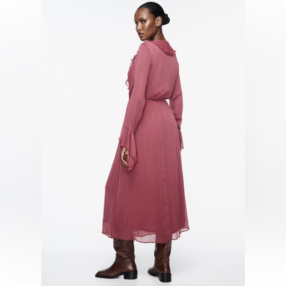 ✨SALE ✨ ZARA RUFFLED GEORGETTE MIDI DRESS
✨SALE ✨ - Picture 4 of 10